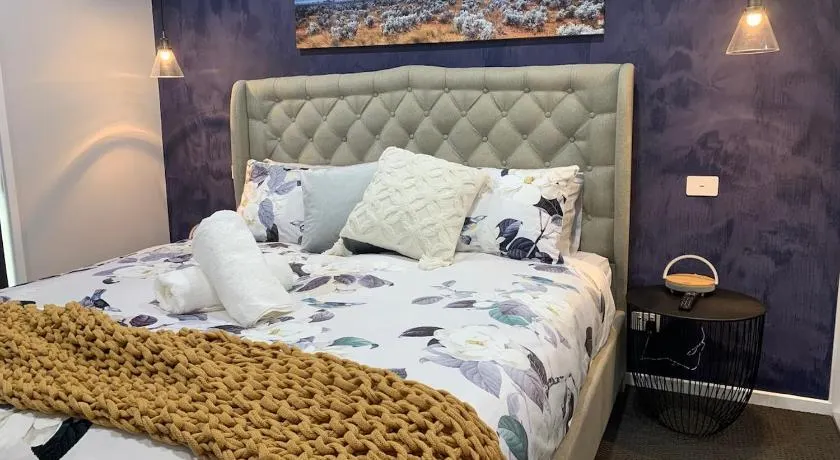 INeeta Stay 2 - Image 1