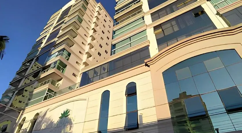 Meia Praia Apto Fino Acabamento 3 suítes e 2 garagens - Image 1