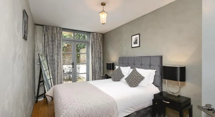 PenthouseStays nr Notting Hill - Luxury 2 Bedroom King Bed Apartment - near Portobello Road - Image 1
