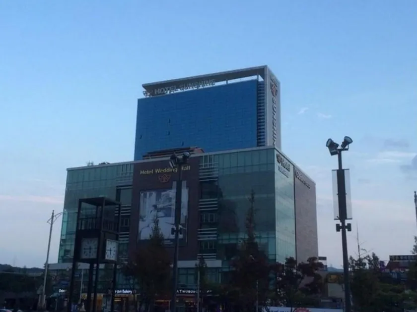 Hotel Sunshine - Image 1