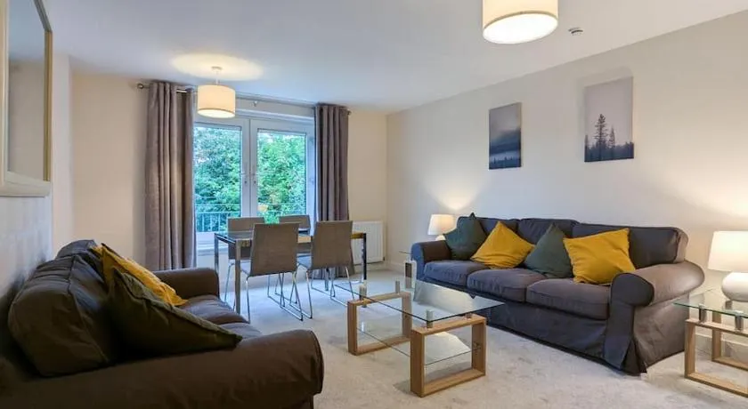 Parkgate 2 bed, private parking, Rosyth M90 - Image 1