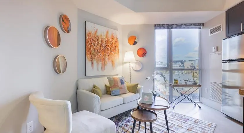 Modern 1BR - Walk to CN Tower - Sleeps 4 - Image 1