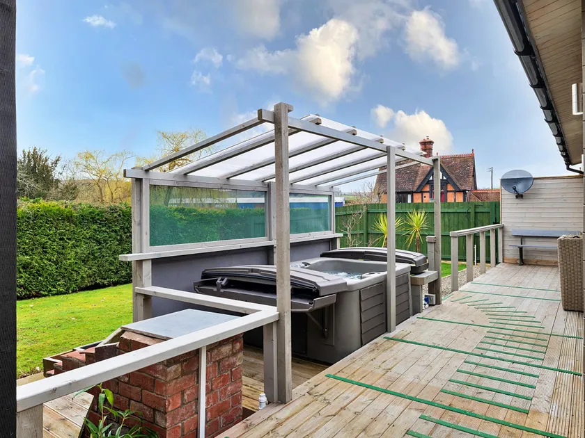 Lodge in Shropshire with Private Hot Tub - Image 1