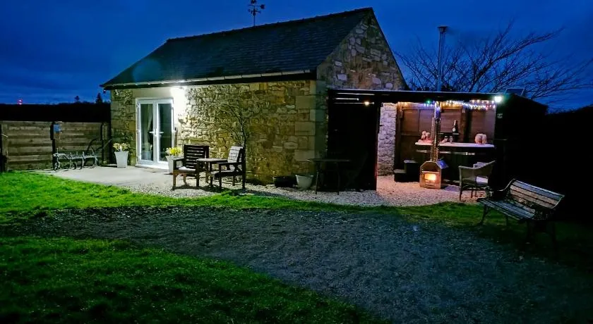 The Hideaway with hot tub - Image 1
