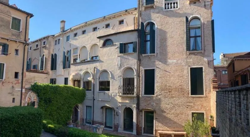Palazzo Contarini Della Porta Di Ferro - Image 1