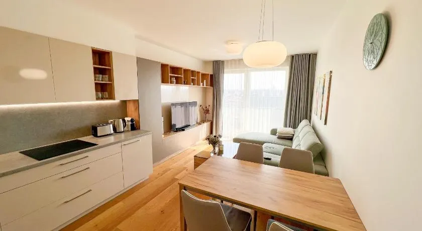 Incredible Luxury Apt with Garage and Tram Station - Image 1