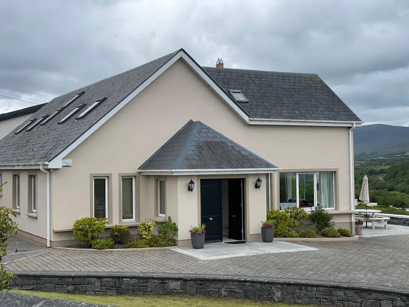 Castle View House - Image 1
