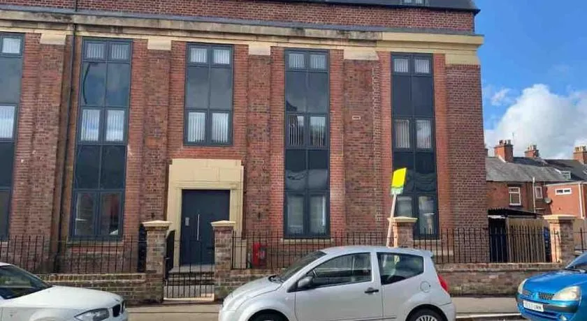 2 bed flat in the heart of Leek - Image 1