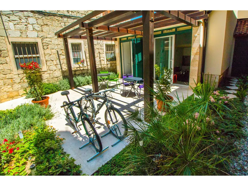 Apartmants Old Town with garden&terrace&bikes - Image 1