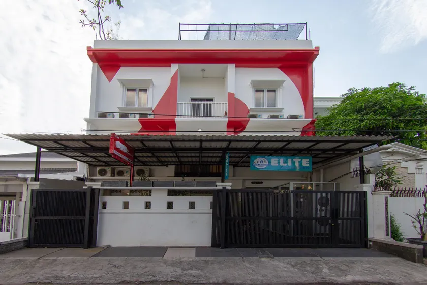 RedDoorz near Neo Soho Mall Jakarta - Image 1