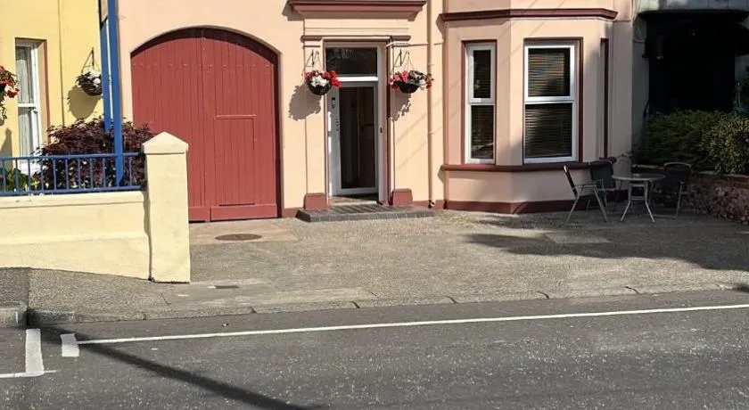 An Caislean Corratavey Guest House - Image 1