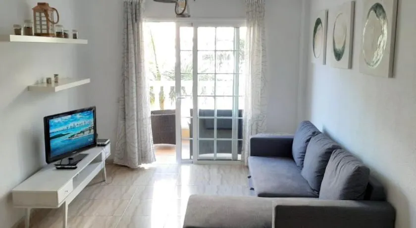 Beach apartment with pool - Image 1