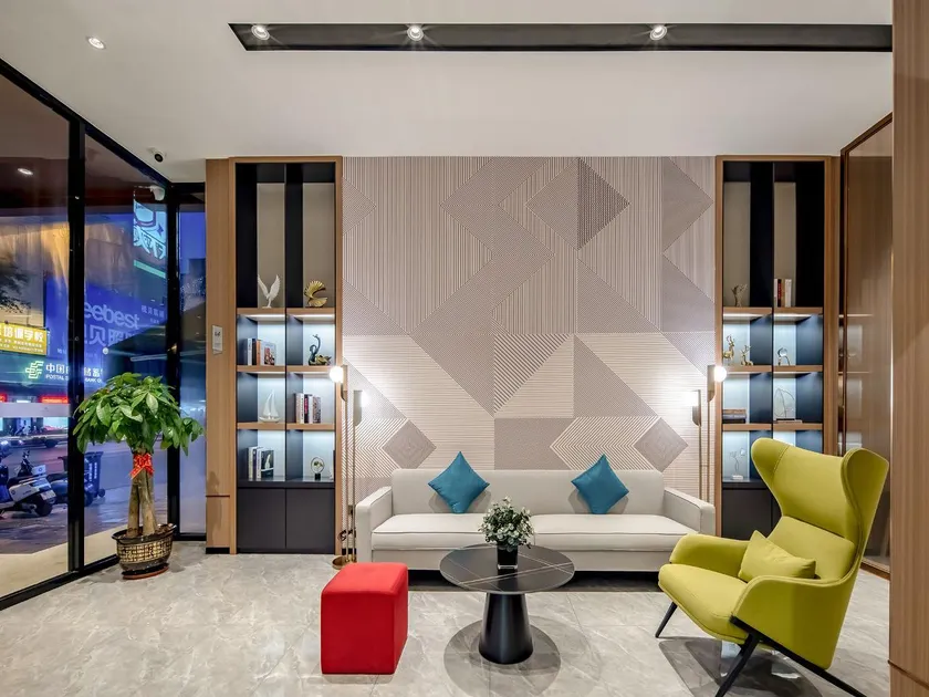 Borrman Hotel Lipu Central Plaza - Image 1
