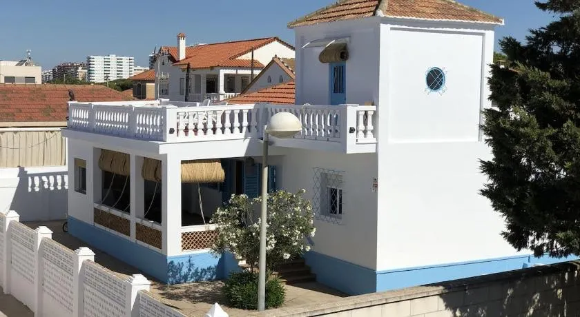 El Chalet - Image 1