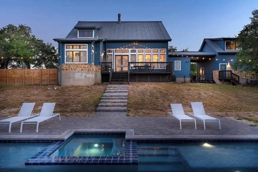 Luxurious Lake Park House: Sleeps 25, Pool, Hot-Tub, Firepit and Game Room! - Image 1