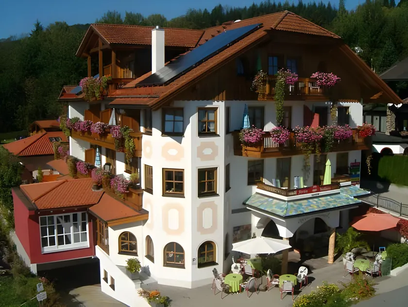 Hotel Brunnenhof - Image 1