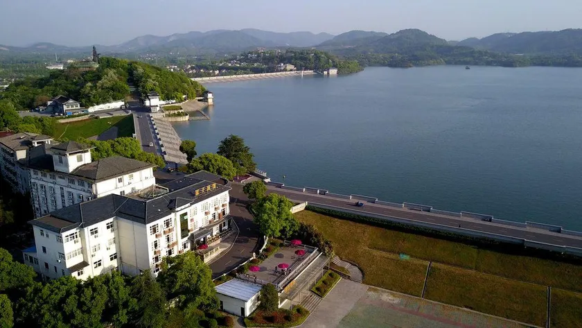 Fuzi Hotel - Image 1