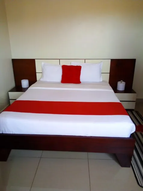 The Abode Apartments Lake view & Breakfast Suite Near Beach - Image 1