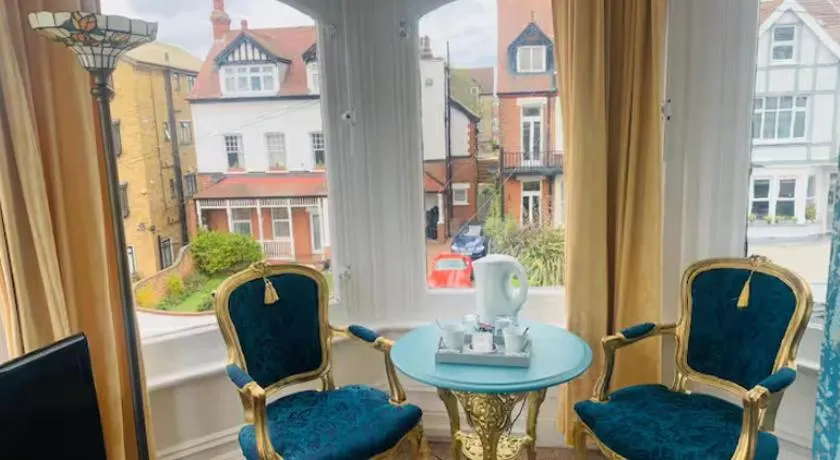 The Cobham Hotel - Image 1