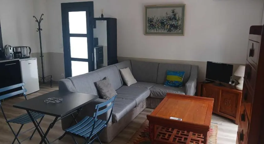 Comfortable house near downtown - Image 1