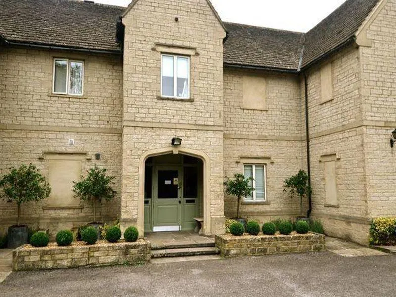 The Churchill Court - Image 1
