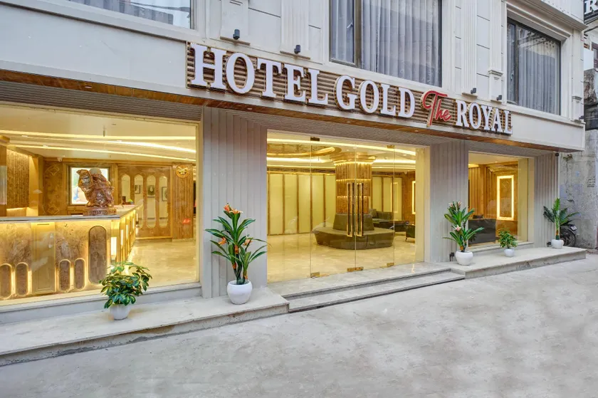 Newly Built Gold The Royal With Rooftop Restaurant - 2Mins Walk From New Delhi Rail Station & 5Mins from Connaught Place - Image 1