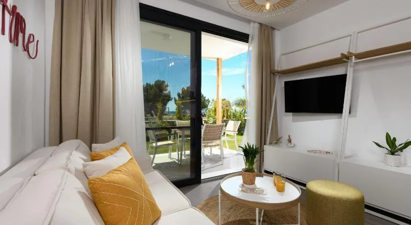 NiSea Beach Apartments - Image 1