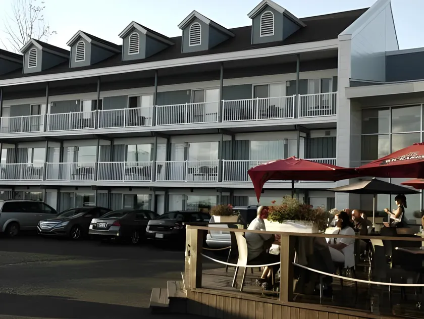 Riôtel Carleton-sur-Mer - Image 1