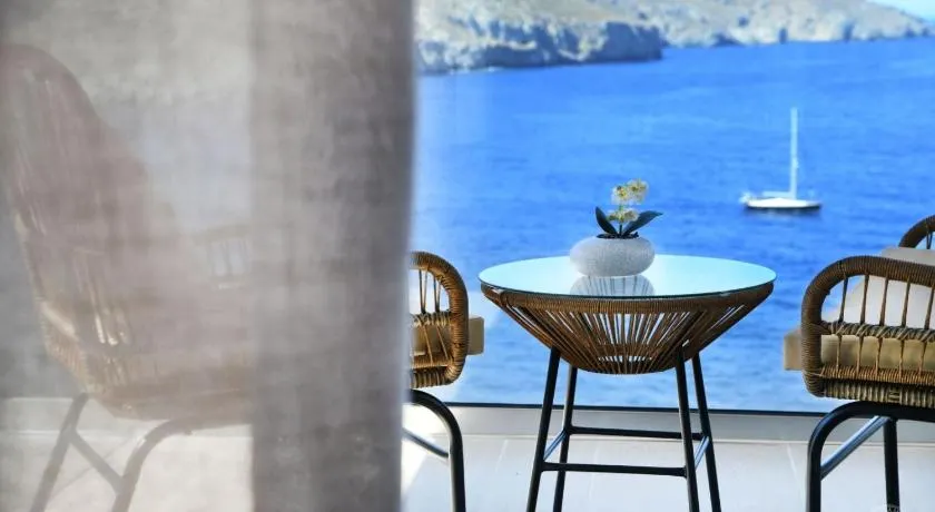 Blue horizon - Image 1