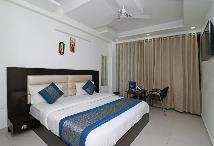 Hotel O Sweet Palace - Image 1