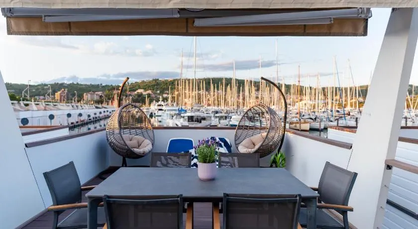 Ocean Beauty Beachfront House Boat in Portorož with Sea View and Jacuzzi - Image 1