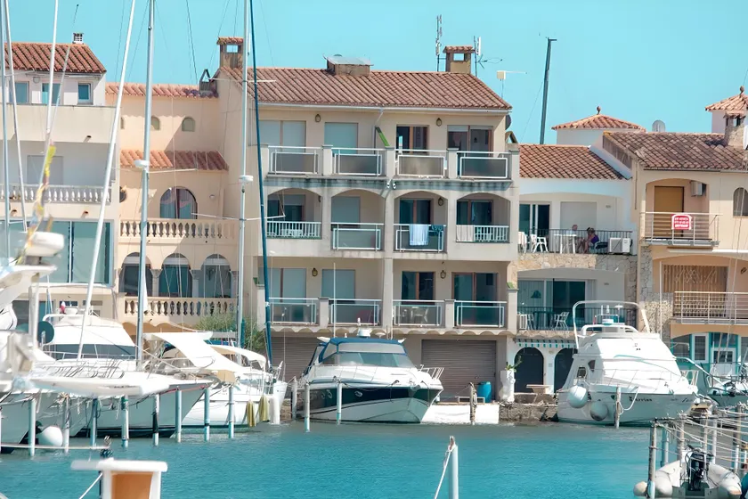 Edificio La Sardana - Image 1