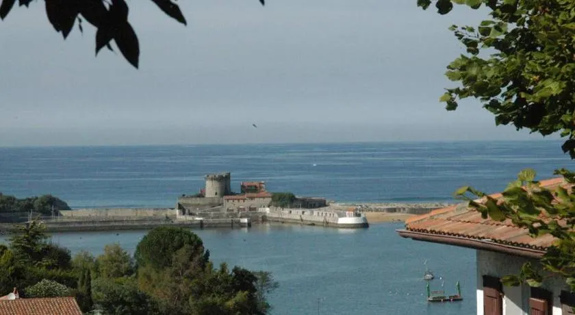 Le Cèdre Bleu - Image 1