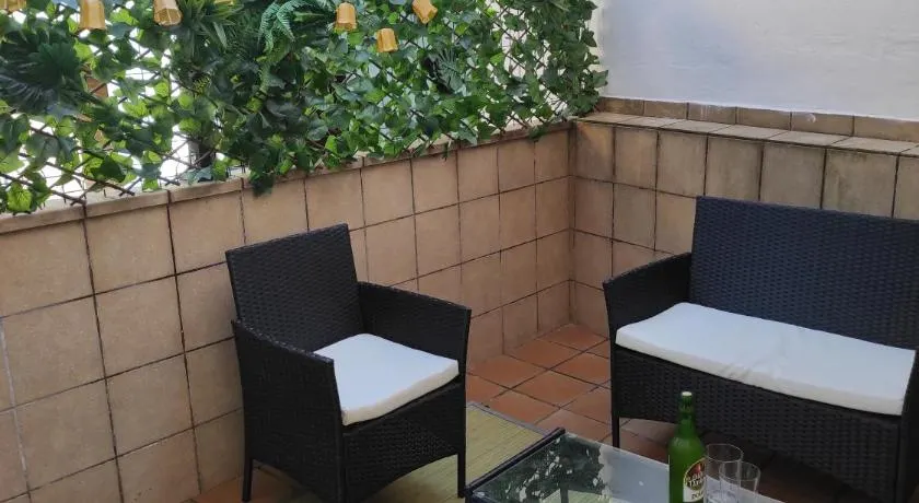 "ApartaCuento" Parking, Wifi y Terraza Casco Antiguo - Image 1