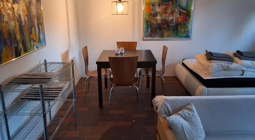 Lille bolig med egen indgang - Image 1