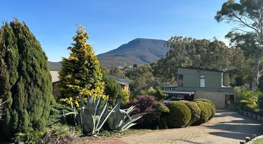 Mountains and Treetops Retreat - Nature Getaway - Image 1