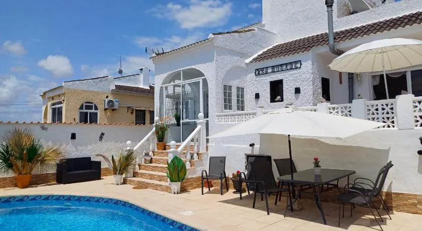 Villa de Lagos Coloridos - Image 1