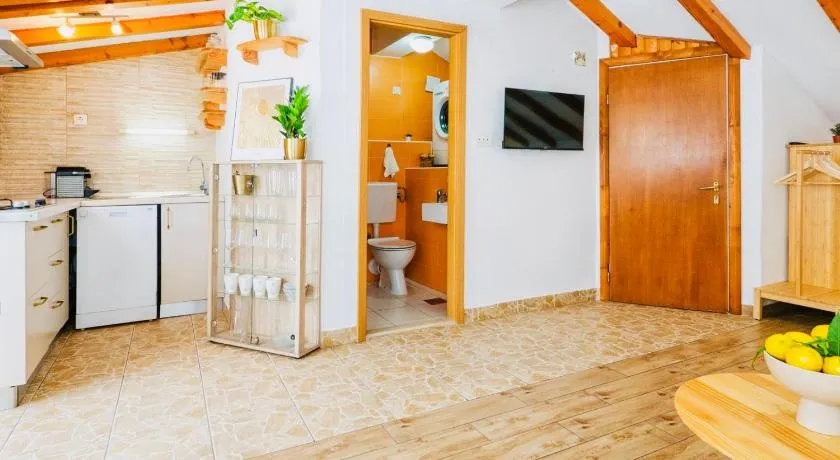 Viva Studio Central Split - Image 1