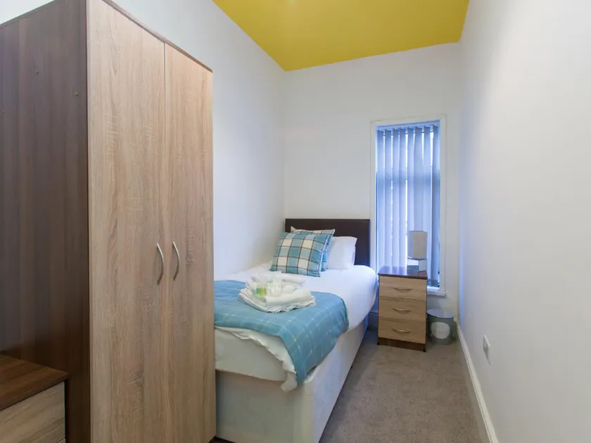 Crewe Rooms West Avenue - Image 1