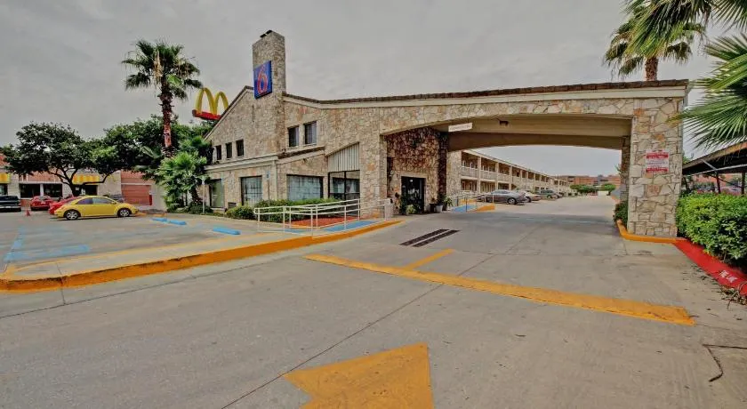 Motel 6-San Antonio, TX - Downtown - Market Square - Image 1
