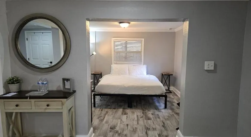 Entire guesthouse in Atlanta, Georgia - Image 1
