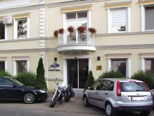 Tisza Alfa Hotel - Image 1