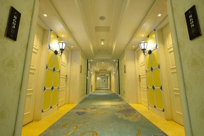 Wanlong Hotel - Image 1
