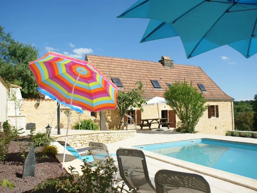 Sunlit Holiday Home with Private Pool in Besse - Image 1