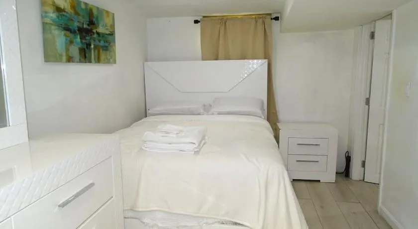 Cozy 1 Bed Apt in Randolph - Image 1