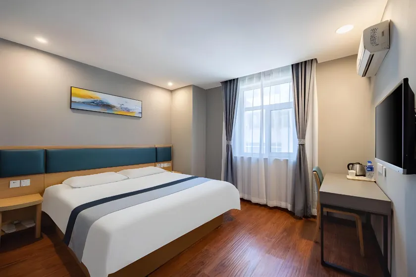 Home Inn Shenyang North Railway Station South Exit - Image 1