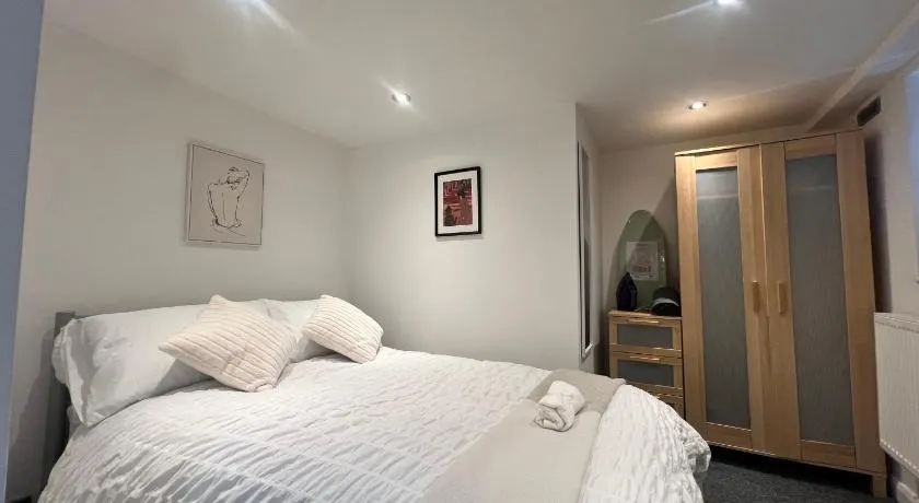 The Bluebird Rooms I - Image 1