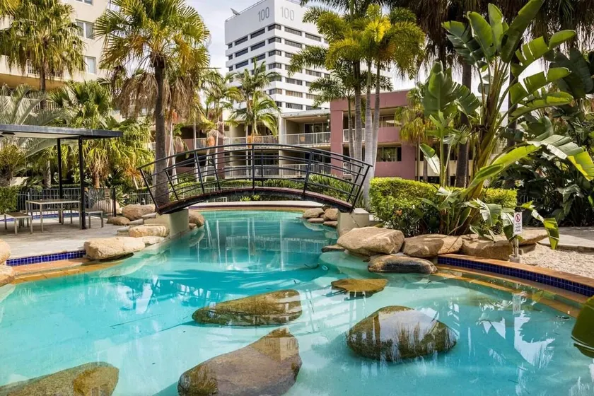 Ultra Relaxing 1BR Poolside Oasis - Image 1