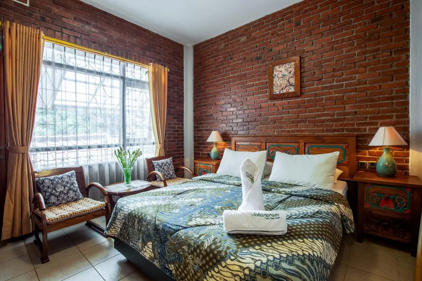 Sekararum Butik Syariah Guesthouse - Image 1
