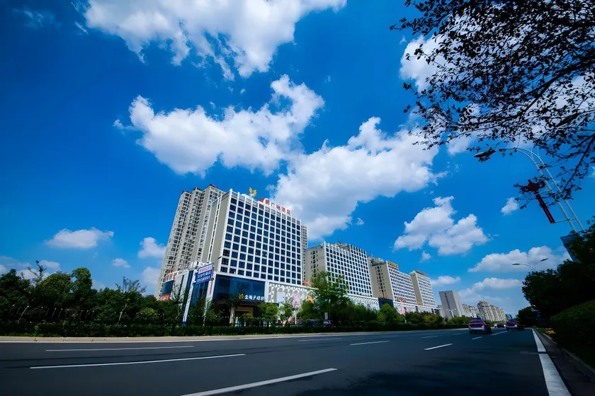 Jin Peng Plaza Hotel - Image 1